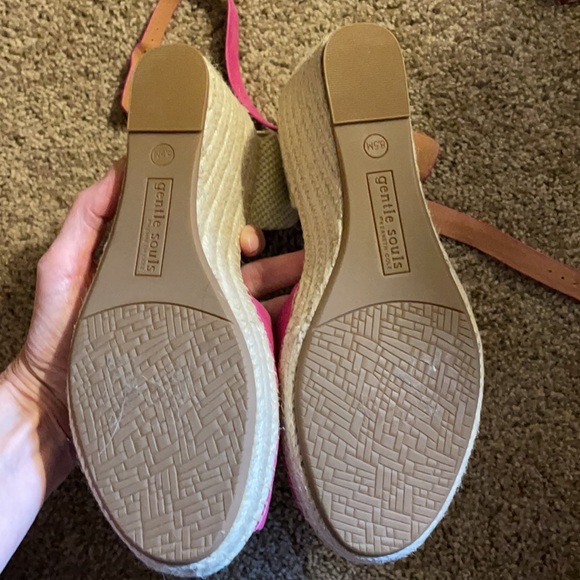 Super cute Gentle Souls wedges. - Picture 6 of 8
